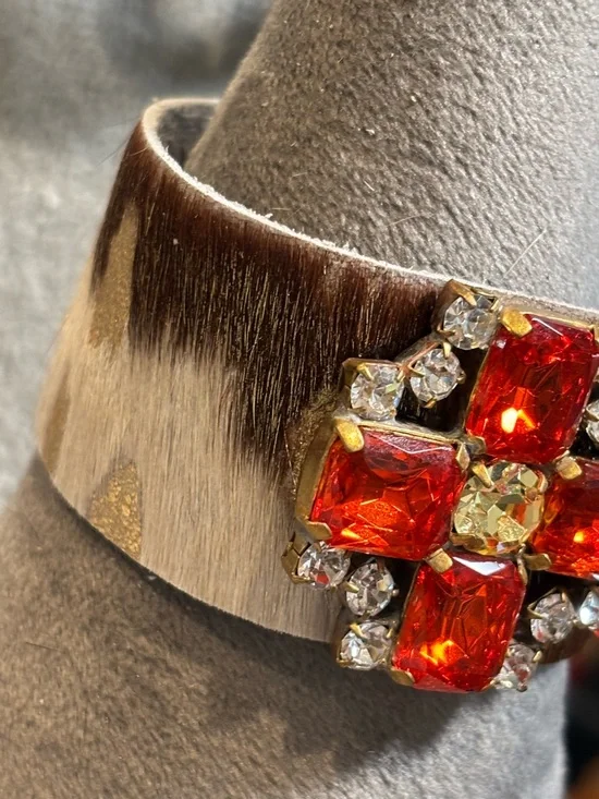 Handmade cowhide bracelet with Crystal repurposed brooch! One of a kind! - Picture 2 of 12